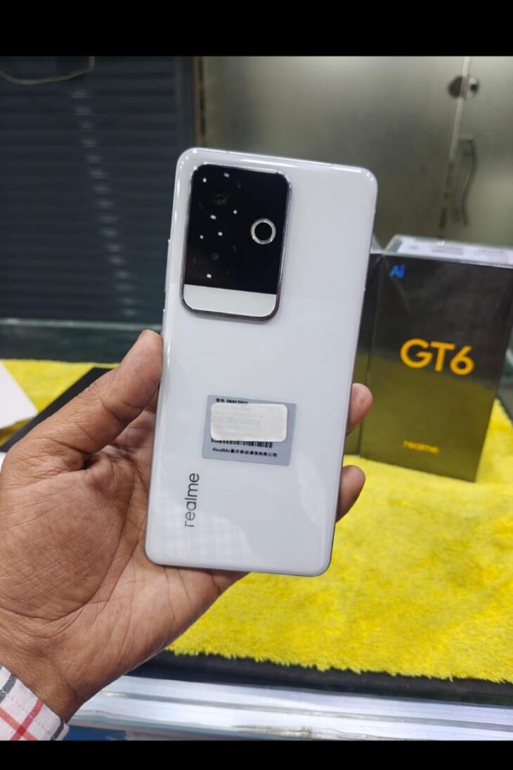 REALME GT6